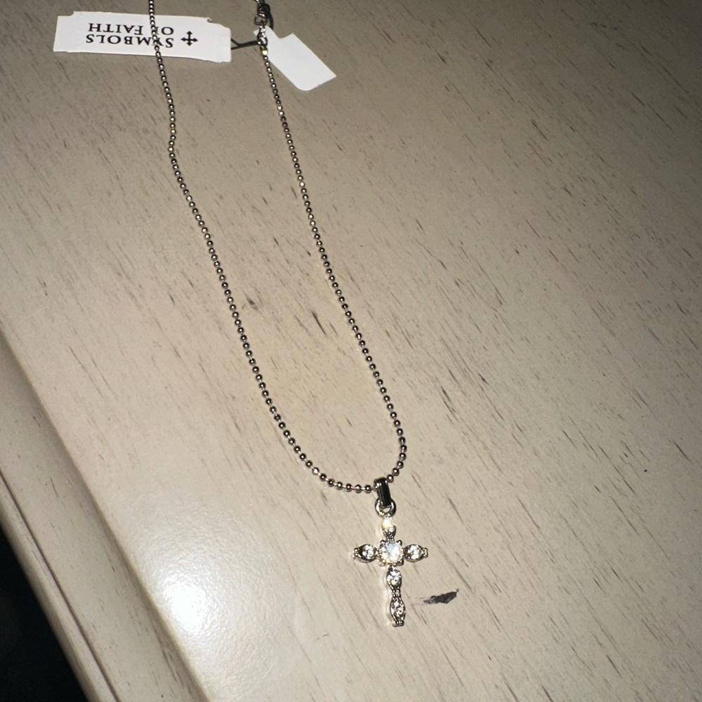 Cross necklace - Picture 1 of 3